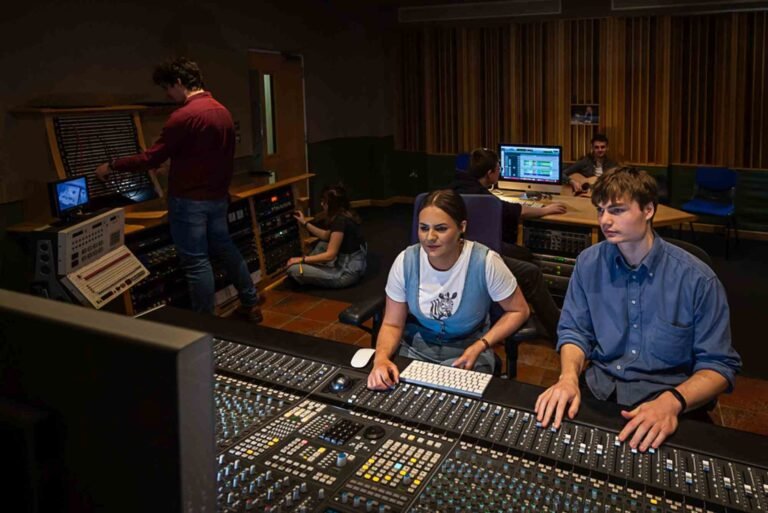 Colleges Offering Live Sound Engineering Diplomas — Tips, Examples & Best Practices