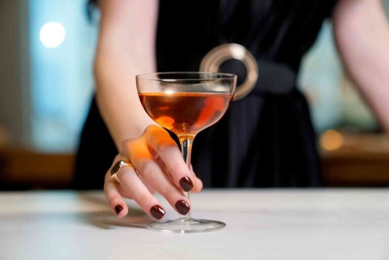 Manhattan Drink: Explained (Beginner's Guide)
